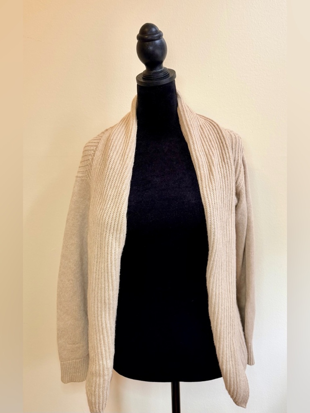 Banana Republic Cardigan XS Cream Wool Cashmere Soft Cozy Chic Minimal New Great